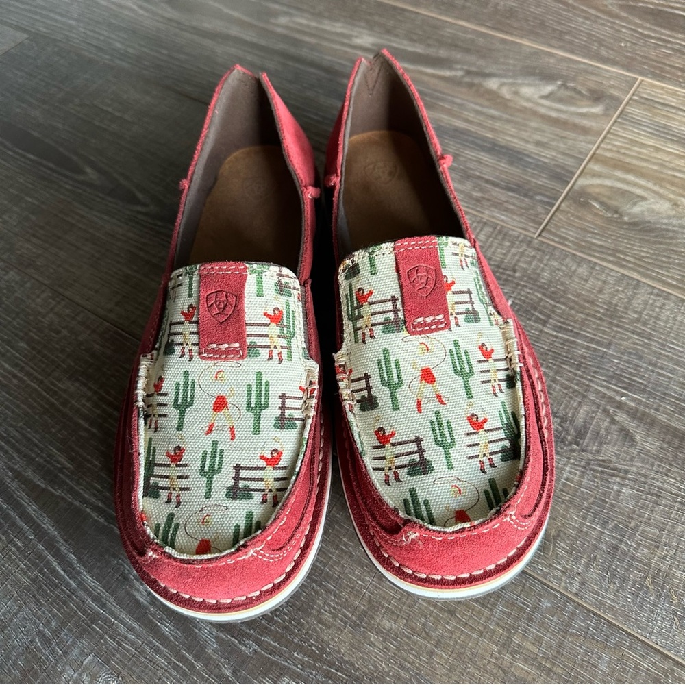 🆕 Ariat Women’s Red Suede Cruiser West Cactus Print Slip-On Loafer